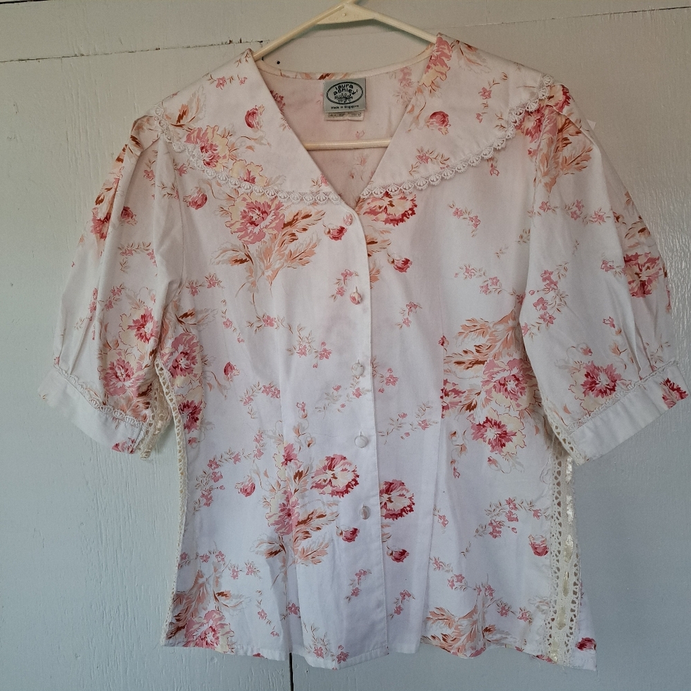 Vintage Laura Ashley Floral White and Pink Puffed Short Sleeve Top Cotto…